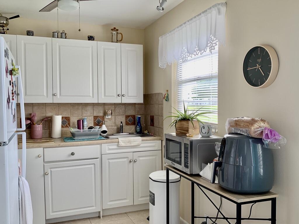 556 Fanshaw North, Unit 556 Boca Raton, FL 33434 - Photo 10 of 73 Kitchen