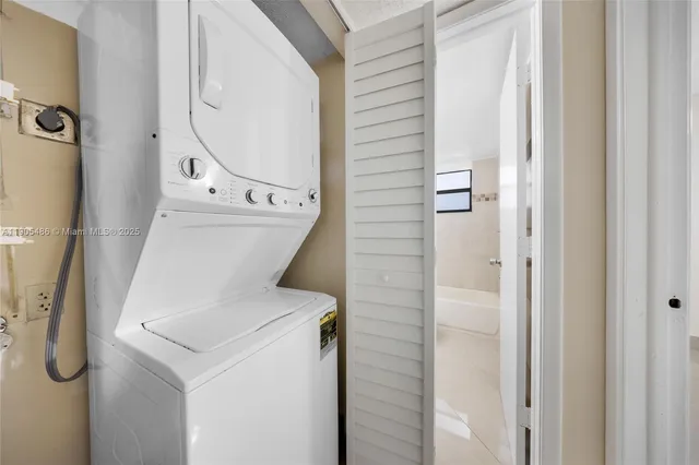 $240,000 | Welleby, Sunrise, FL 33351