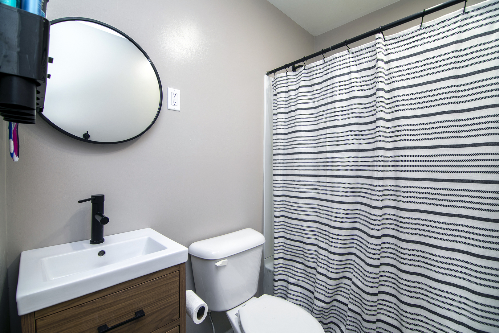 3494 El Paso Drive Kankakee, IL 60901 - Photo 12 of 20 a bathroom with a toilet a sink and mirror