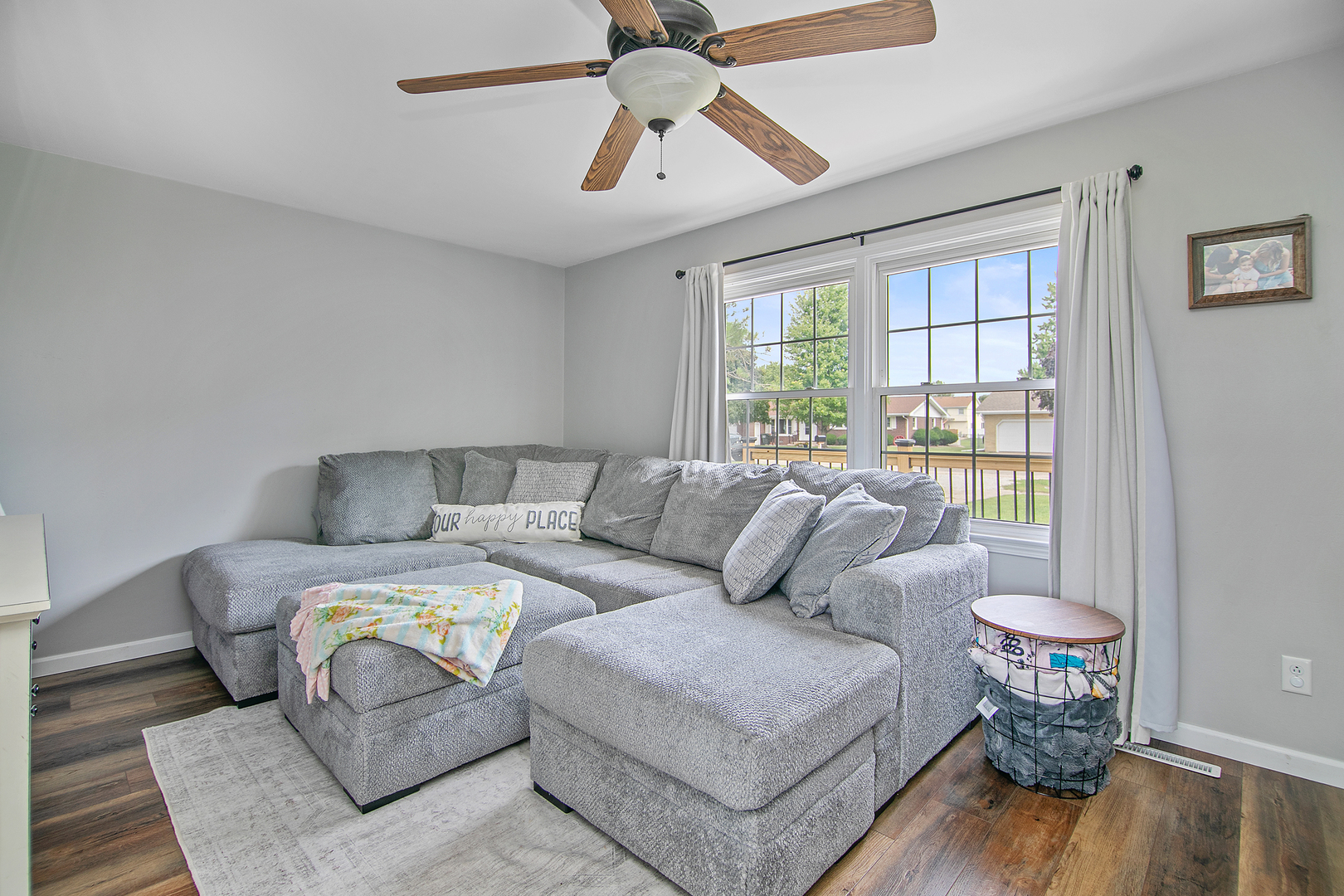 3494 El Paso Drive Kankakee, IL 60901 - Photo 5 of 20 a living room with furniture and a window