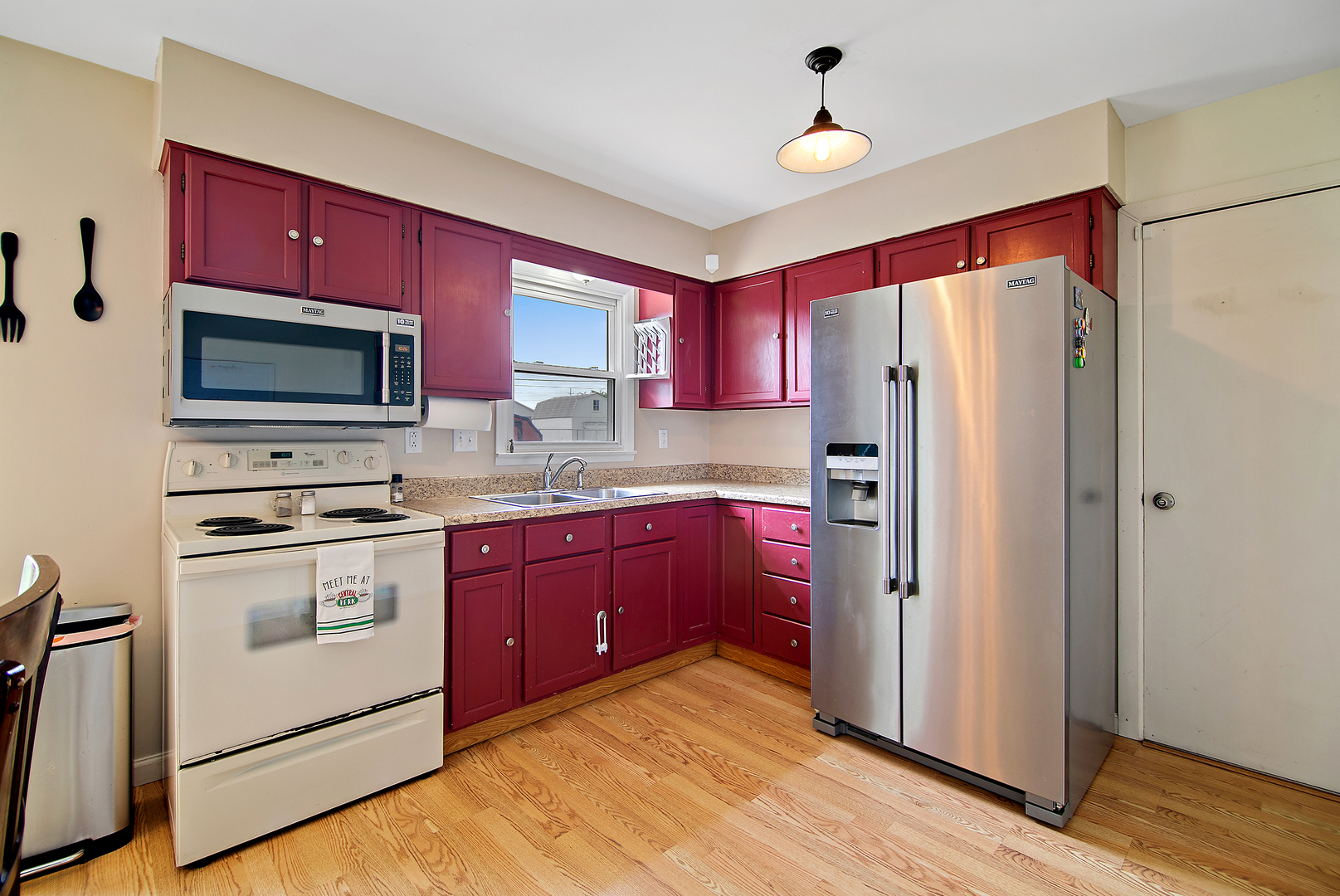 3494 El Paso Drive Kankakee, IL 60901 - Photo 8 of 20 a kitchen with stainless steel appliances a stove microwave and refrigerator
