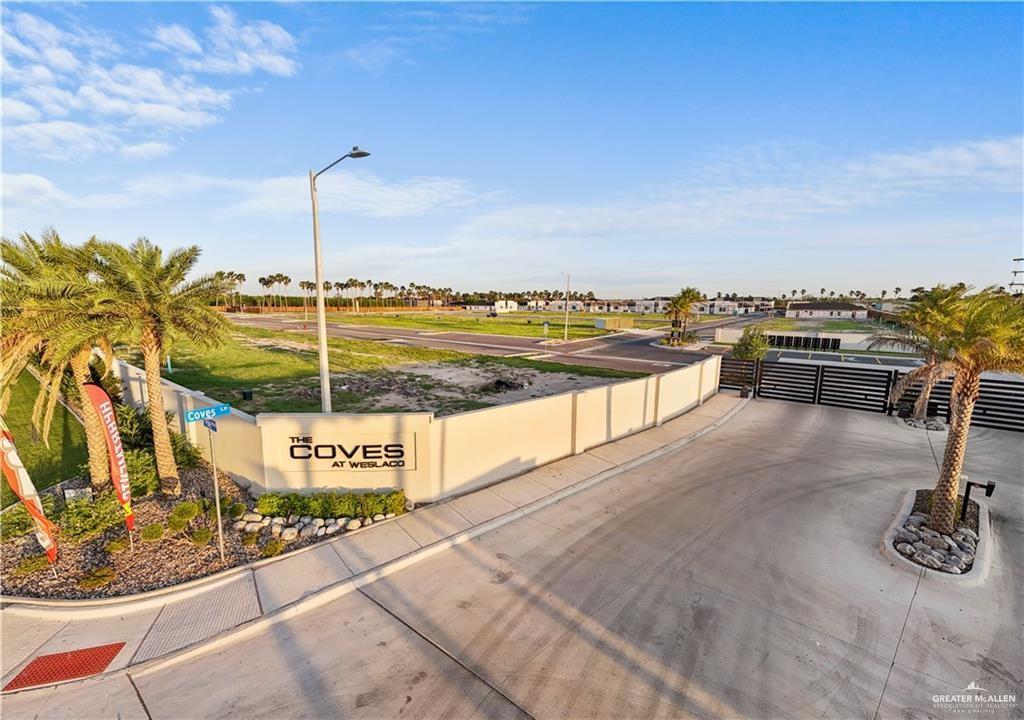 3512 Vanessa Lane, Unit 3 Weslaco, TX 78599 - Photo 20 of 20 a view of a terrace with city view