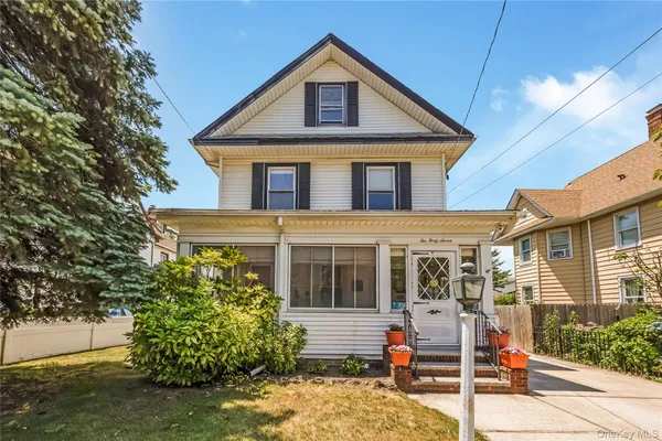$890,000 | 247 Allen Street, Lawrence, NY 11559