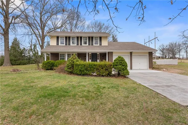 $589,000 | 26612 East Blue Mills Road, Sibley, MO 64088