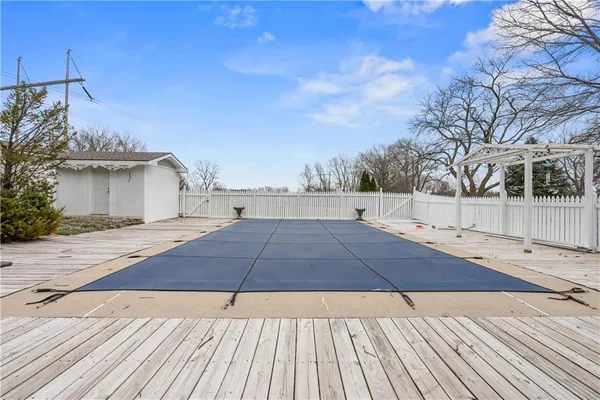 $589,000 | 26612 East Blue Mills Road, Sibley, MO 64088