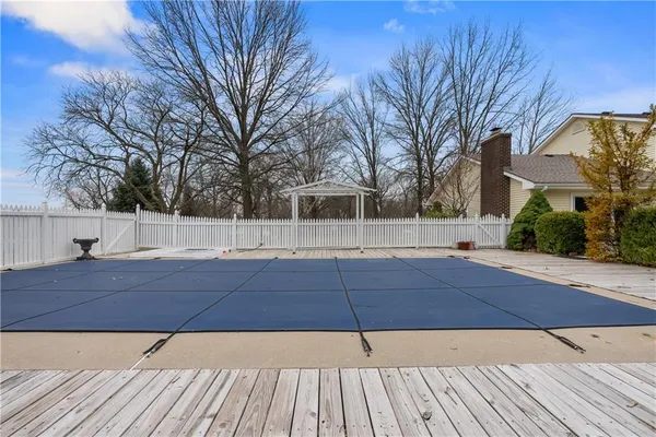 $589,000 | 26612 East Blue Mills Road, Sibley, MO 64088