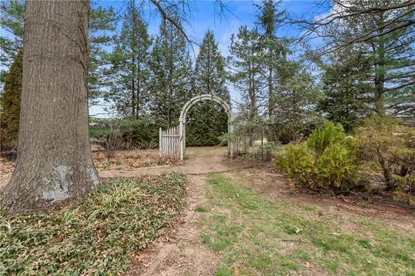 $589,000 | 26612 East Blue Mills Road, Sibley, MO 64088