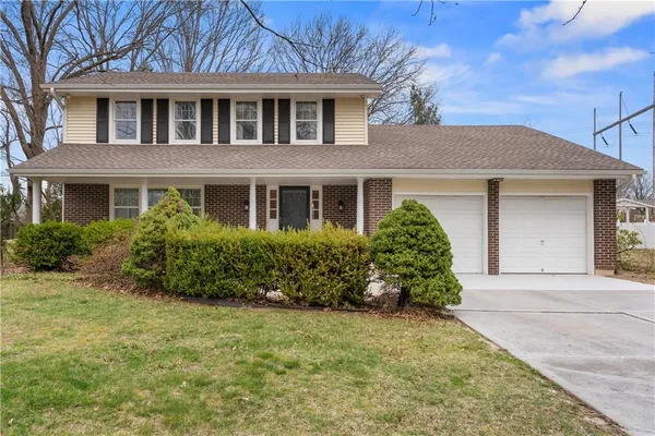 $589,000 | 26612 East Blue Mills Road, Sibley, MO 64088