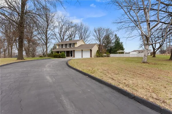 $589,000 | 26612 East Blue Mills Road, Sibley, MO 64088