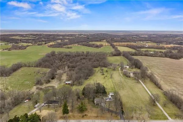 $589,000 | 26612 East Blue Mills Road, Sibley, MO 64088