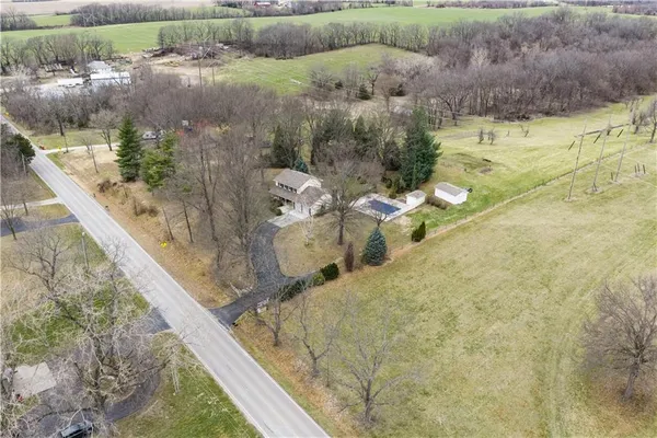 $589,000 | 26612 East Blue Mills Road, Sibley, MO 64088
