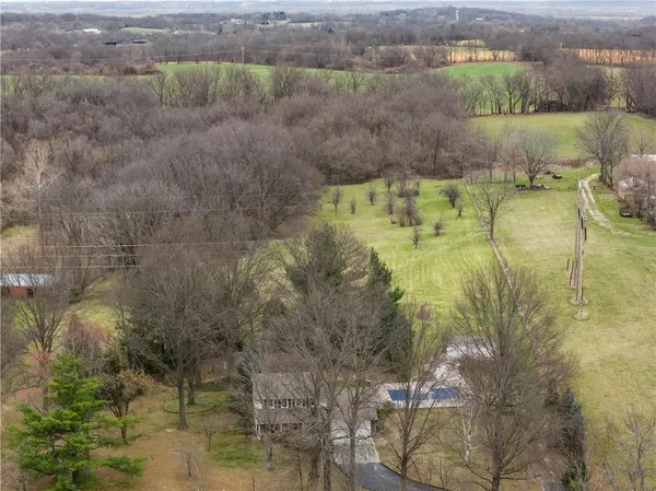 $589,000 | 26612 East Blue Mills Road, Sibley, MO 64088