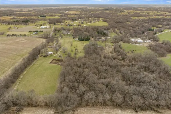 $589,000 | 26612 East Blue Mills Road, Sibley, MO 64088