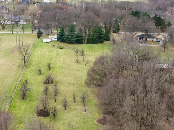 $589,000 | 26612 East Blue Mills Road, Sibley, MO 64088