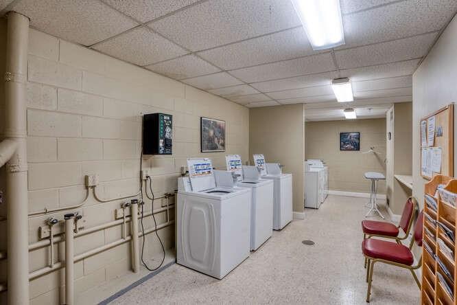 300 Johnson Ferry Road, Unit A305 Atlanta, GA 30328 - Photo 24 of 27 a room with dryer and washer