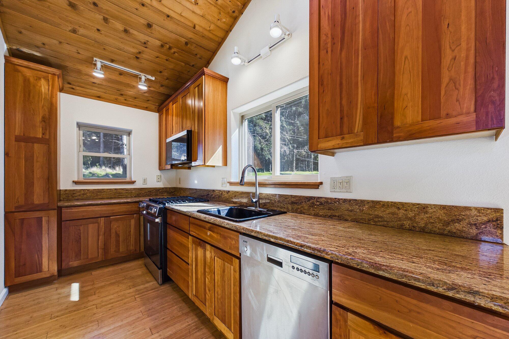 950 Spring Road Shelter Cove, CA 95589 - Photo 7 of 42