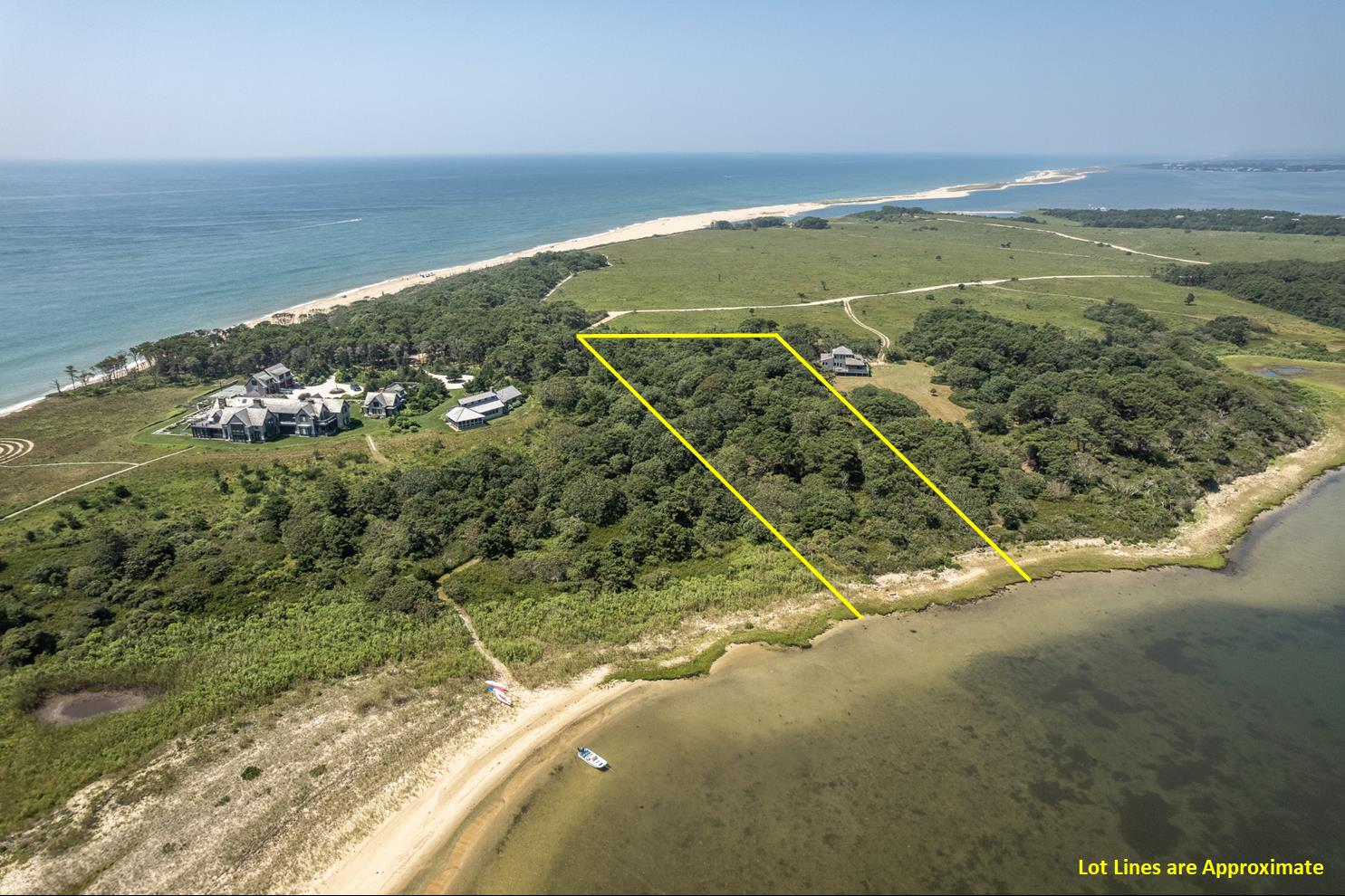 31 Pocha Road Edgartown, MA 02539 - Photo 3 of 6 http://d1qzqeyxiitrap.cloudfront.net/photos/38496/160b75d3.jpg