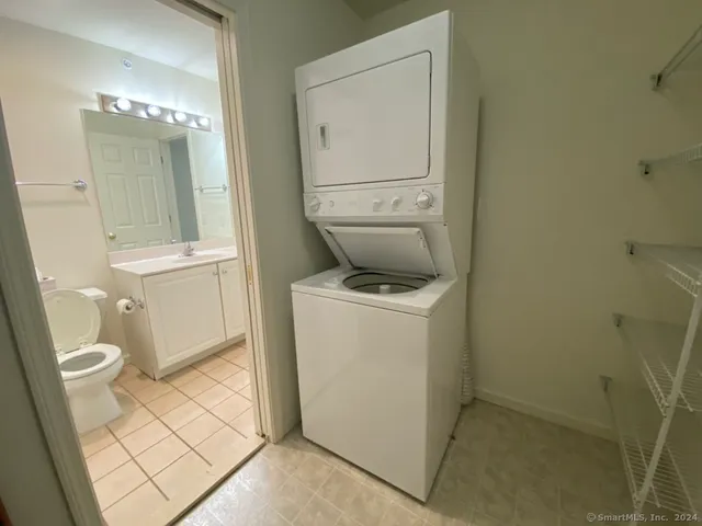 $1,950 | 20 Orchard Street, Unit 204, Brookfield, CT 06804