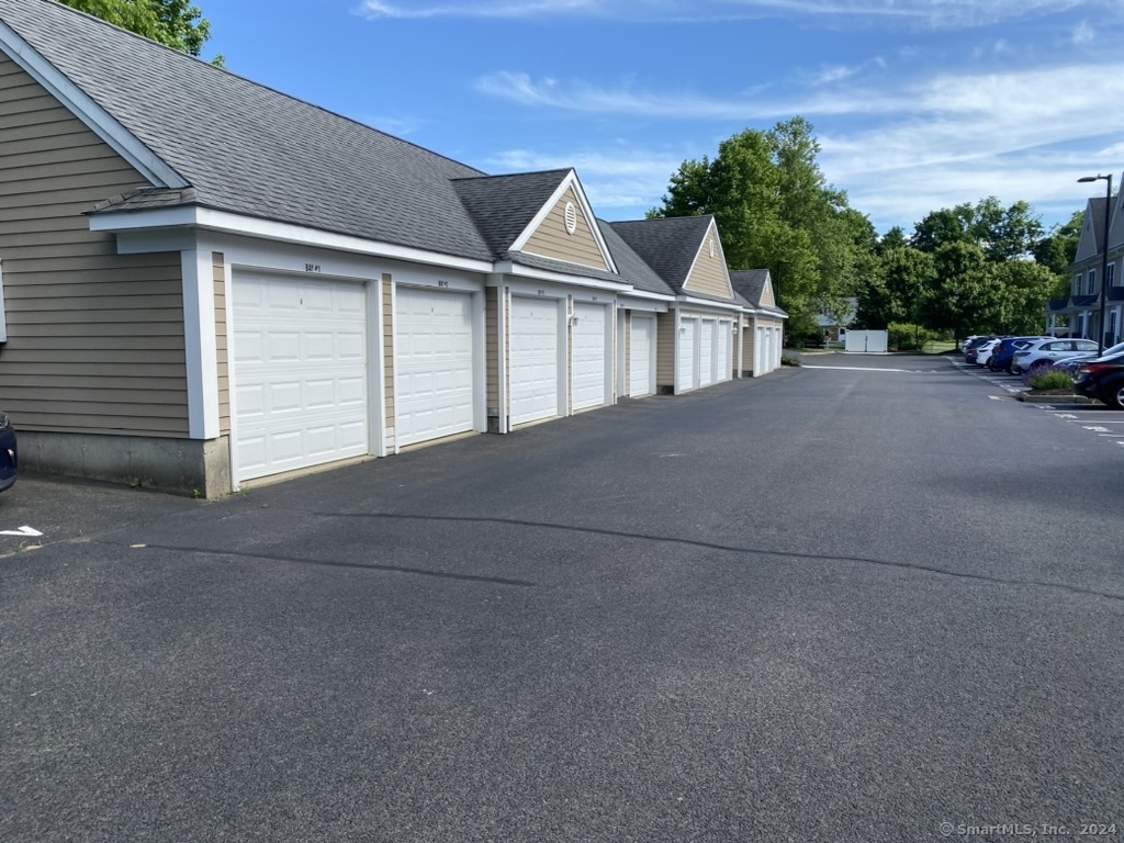 20 Orchard Street, Unit 204 Brookfield, CT 06804 - Photo 2 of 13