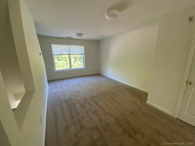 $1,950 | 20 Orchard Street, Unit 204, Brookfield, CT 06804