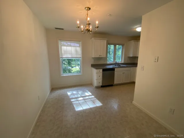 $1,950 | 20 Orchard Street, Unit 204, Brookfield, CT 06804