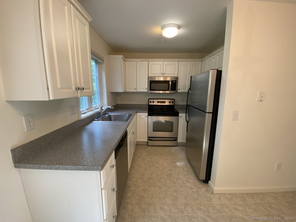 20 Orchard Street, Unit 204 Brookfield, CT 06804 - Photo 6 of 13