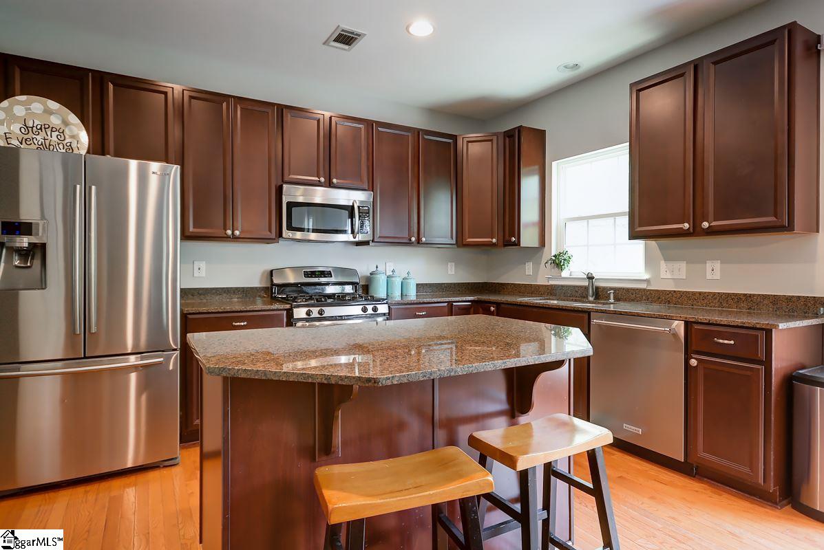 104 Roanoke Way Greenville, SC 29607 - Photo 8 of 33 Gallery Image 8
