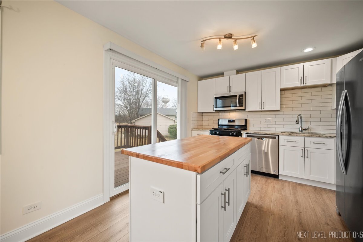 5628 Crestwood Road Matteson, IL 60443 - Photo 5 of 30 a kitchen with granite countertop white cabinets and white appliances