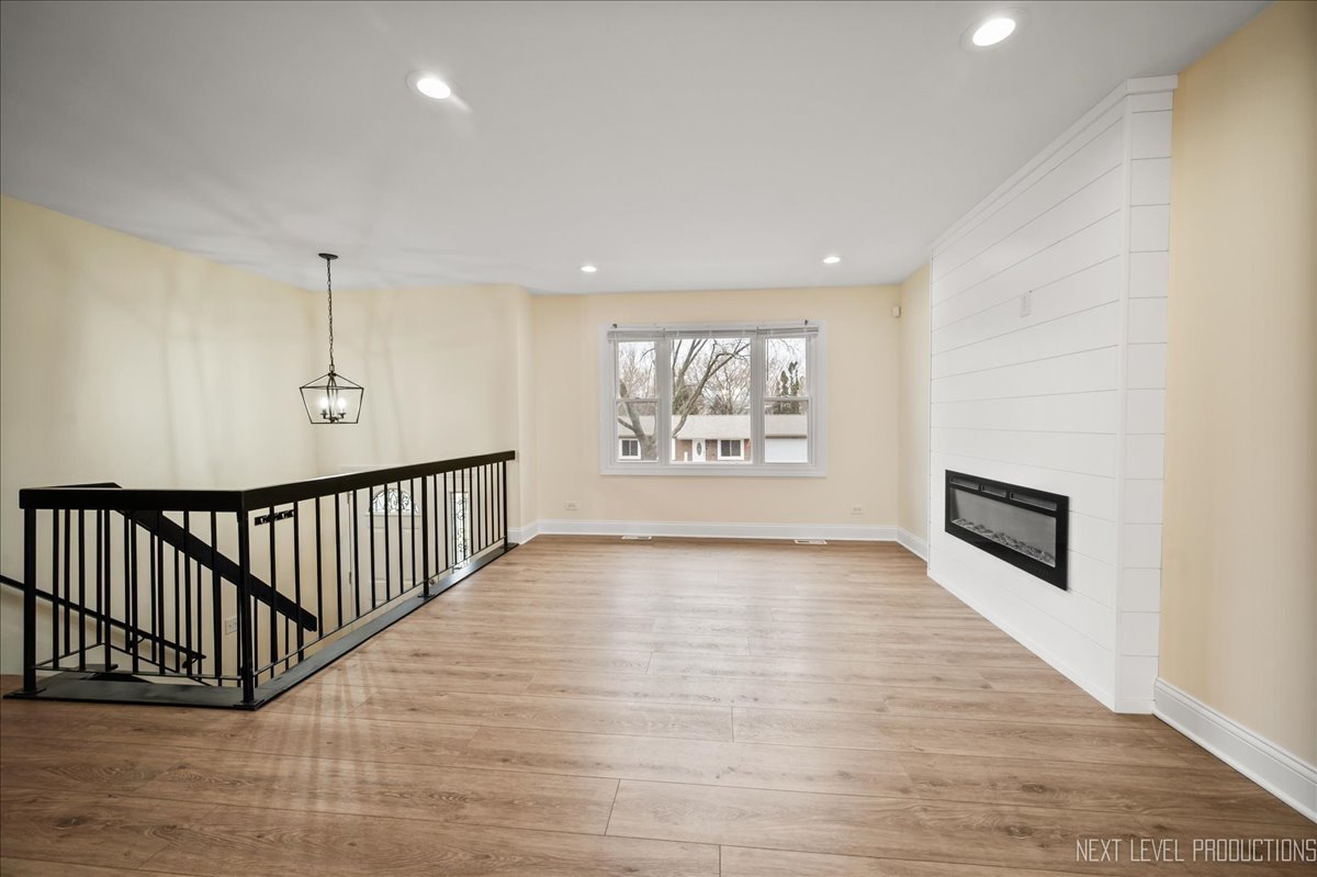 5628 Crestwood Road Matteson, IL 60443 - Photo 10 of 30 a view of an empty room and a window