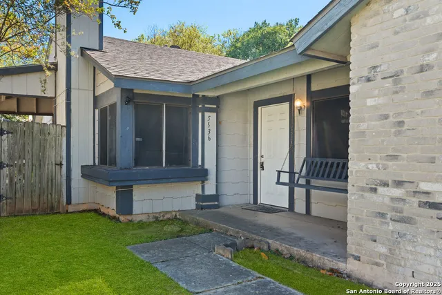 a view of front of house with yard