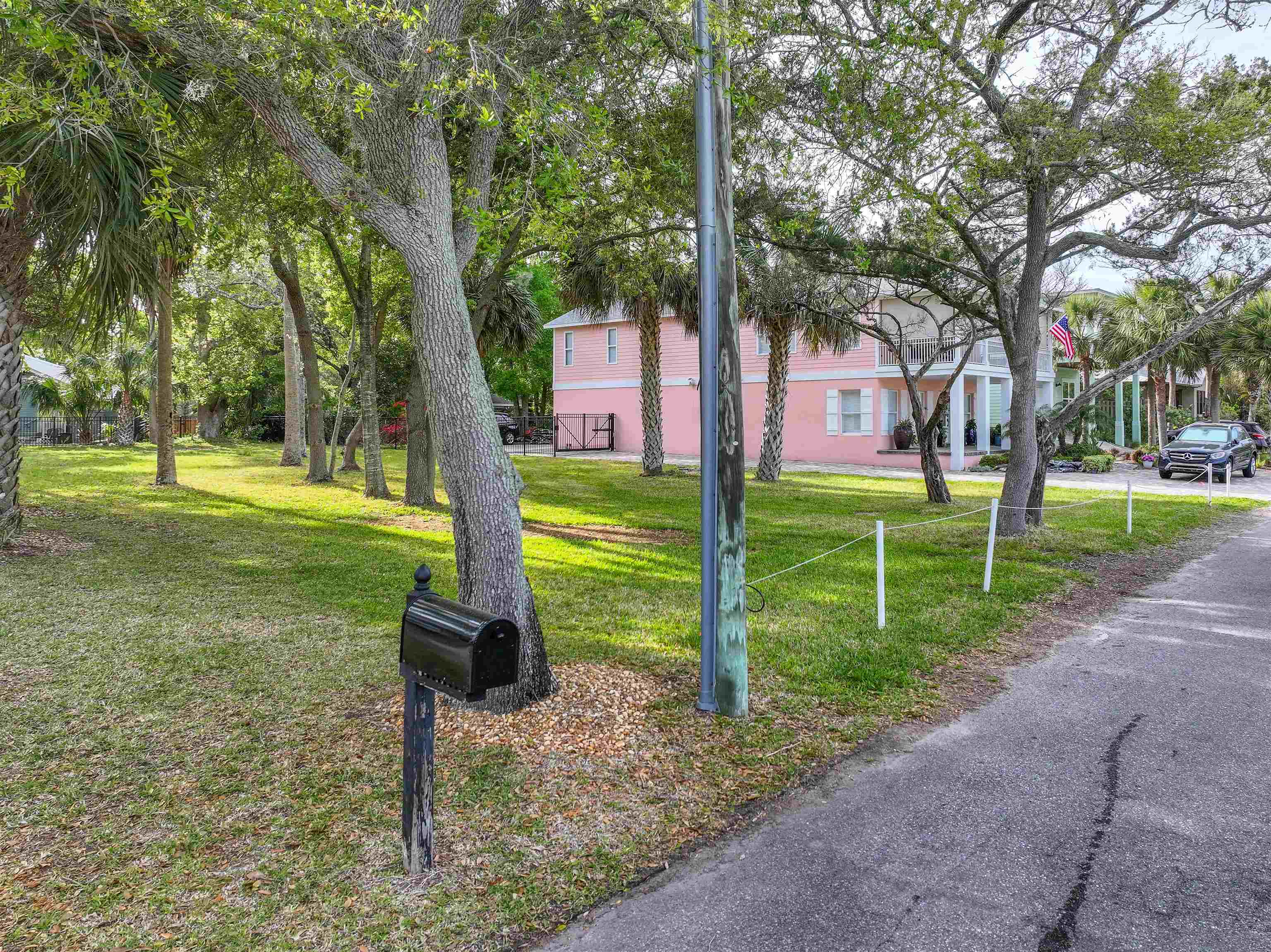 160 Washington Street St. Augustine, FL 32084 - Photo 19 of 56 a front view of a house with garden and trees