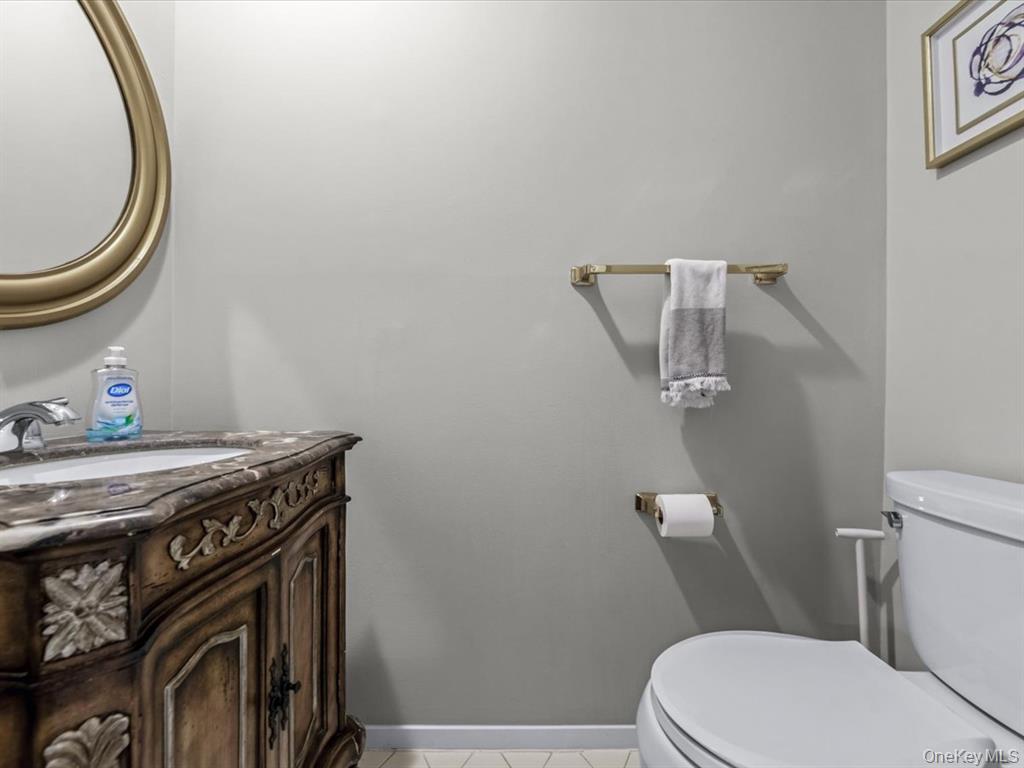 54 Hidden Ridge Drive Syosset, NY 11791 - Photo 15 of 25