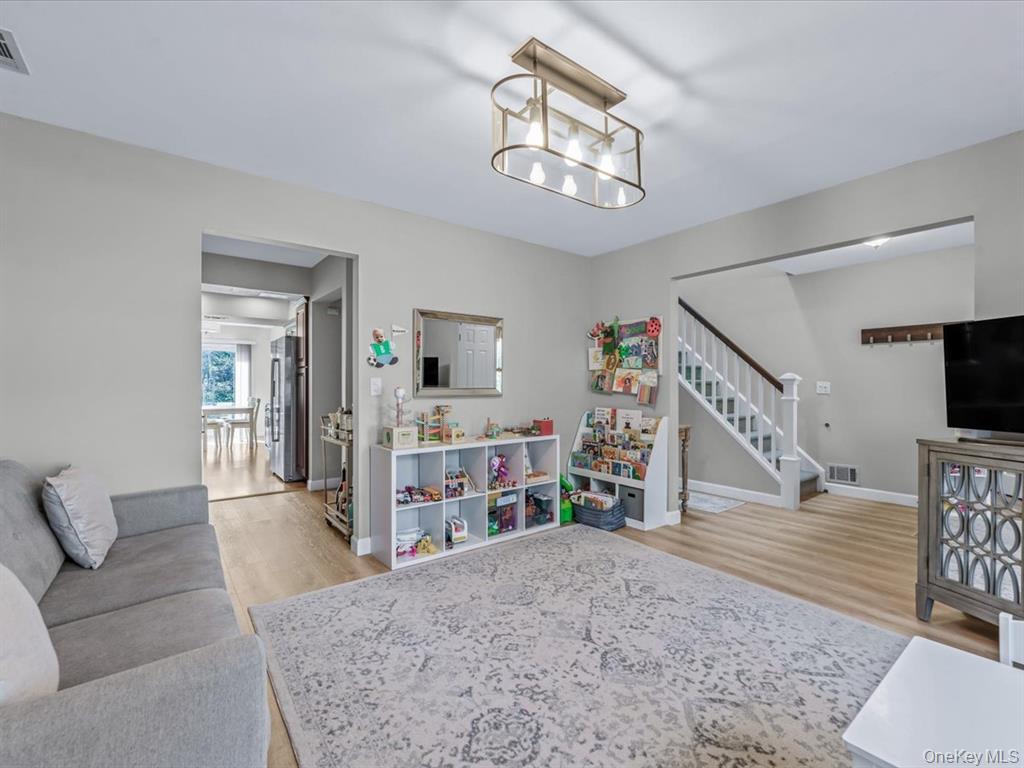 54 Hidden Ridge Drive Syosset, NY 11791 - Photo 5 of 25