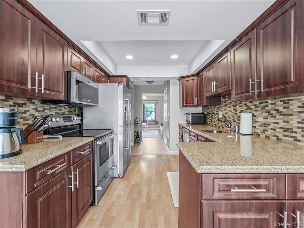 54 Hidden Ridge Drive Syosset, NY 11791 - Photo 8 of 25