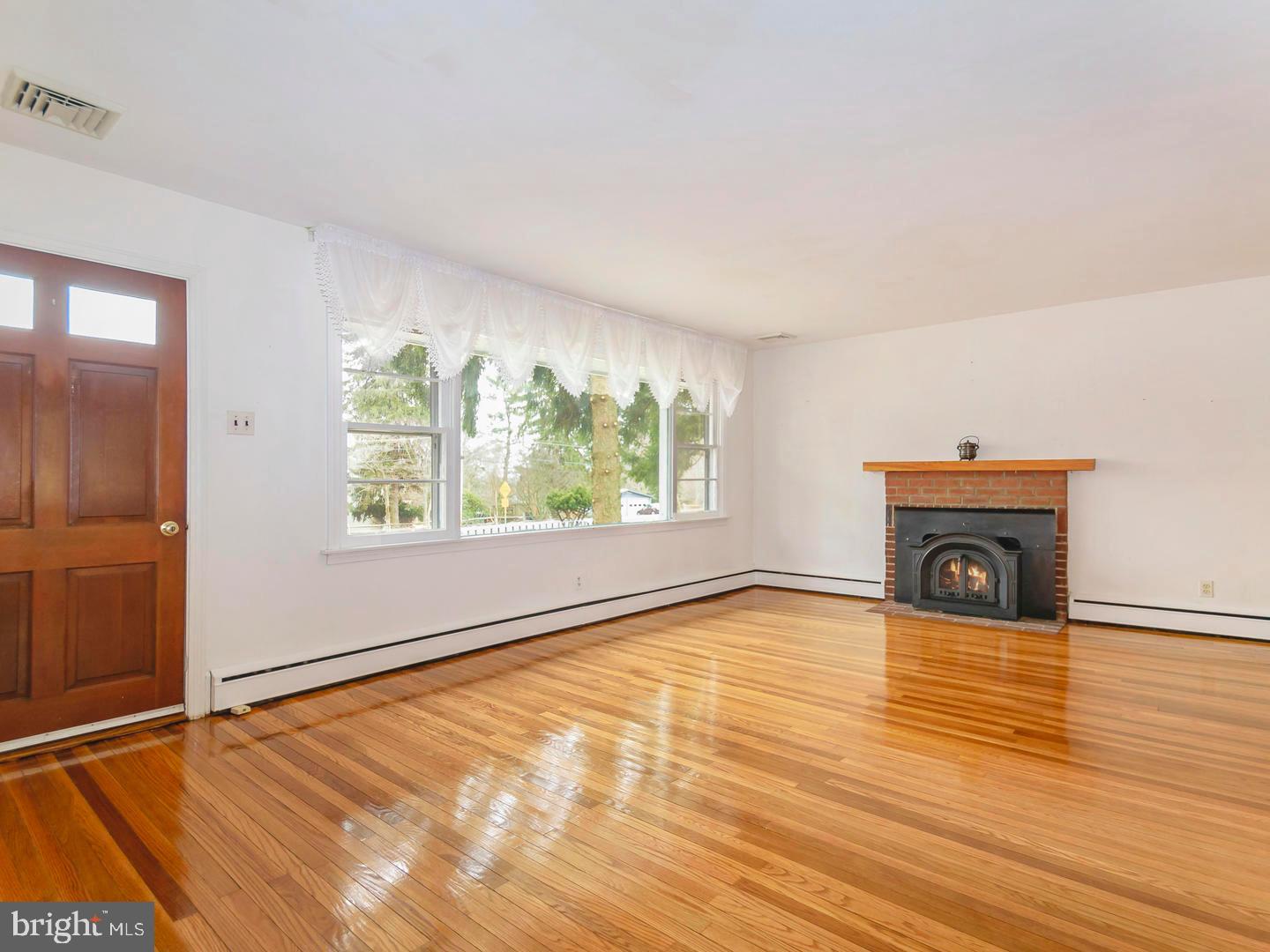 201 Lenni Road Media, PA 19063 - Photo 4 of 20 Gallery Image 4