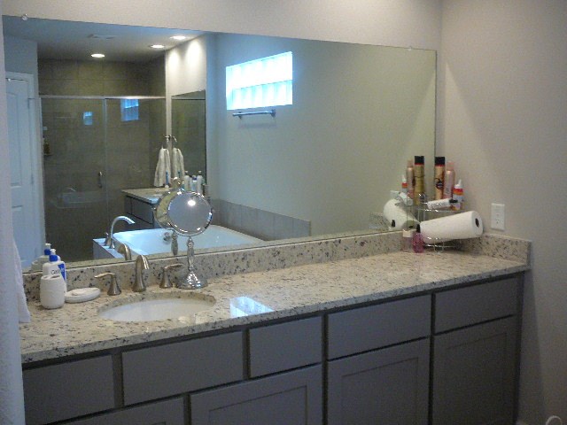 5326 Larkin Street Houston, TX 77007 - Photo 15 of 20 Primary bath with separate vanity areas and large soaker tub in between.
