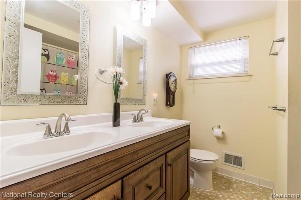 752 Lion Street Rochester Hills, MI 48307 - Photo 14 of 24