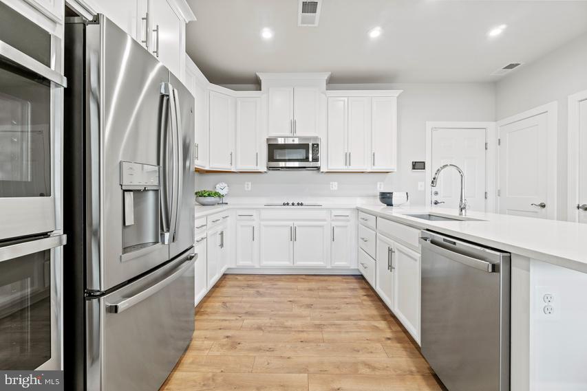 14160 Gypsum Loop Chantilly, VA 20151 - Photo 4 of 54