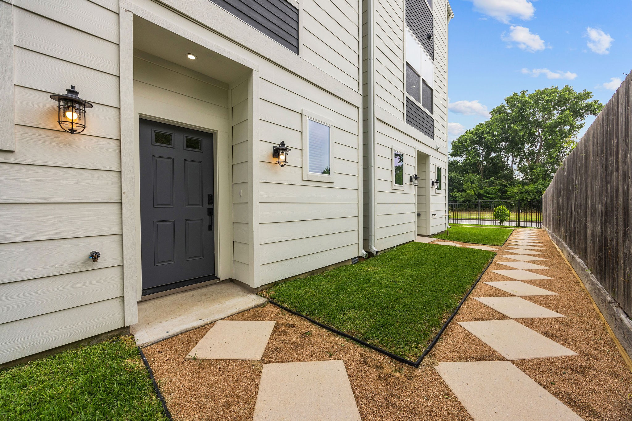 1648 West Tidwell Road Houston, TX 77091 - Photo 4 of 20