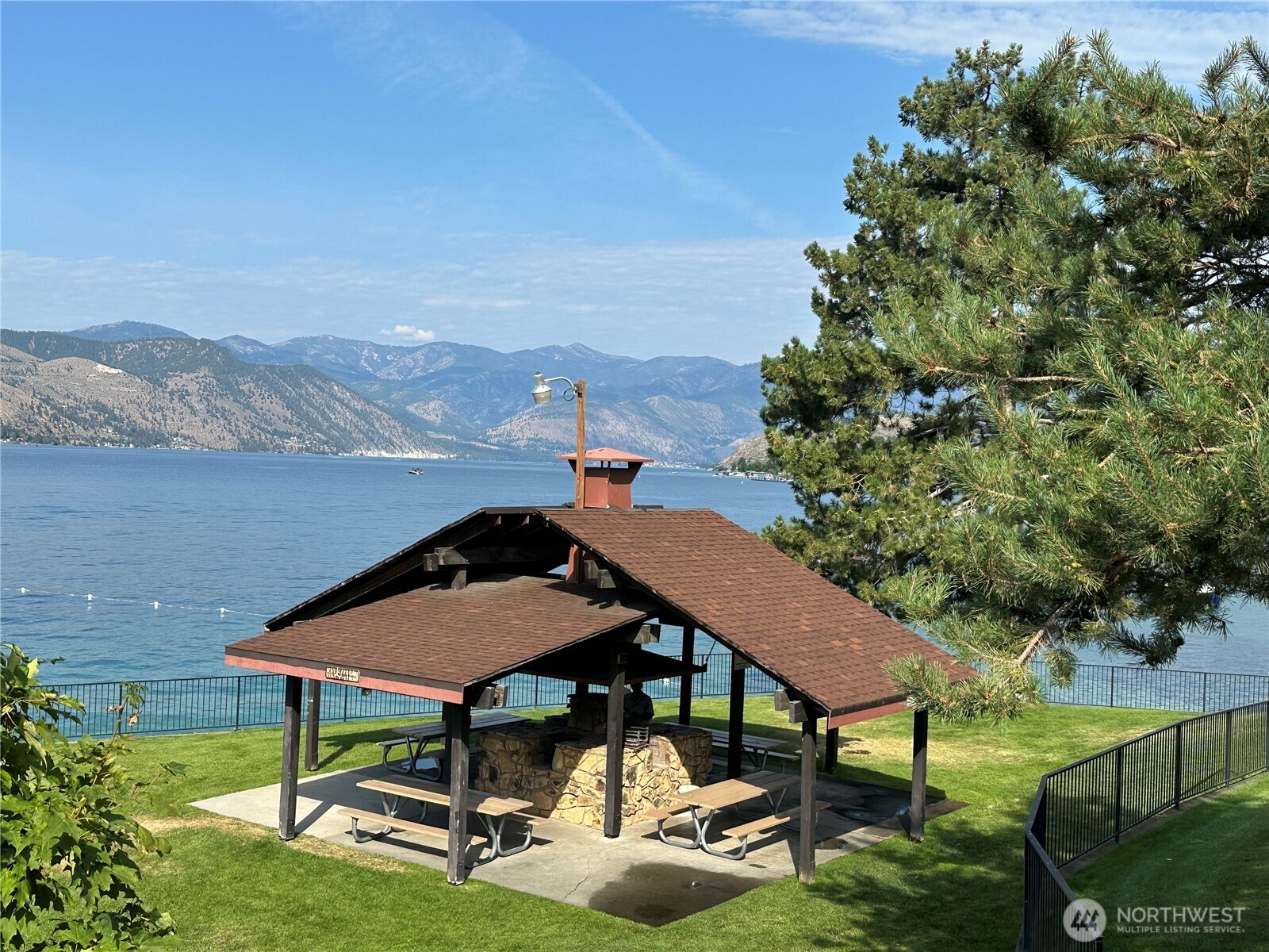 211 Pinnacle Place Chelan, WA 98816 - Photo 20 of 28 a view of house with backyard entertaining space