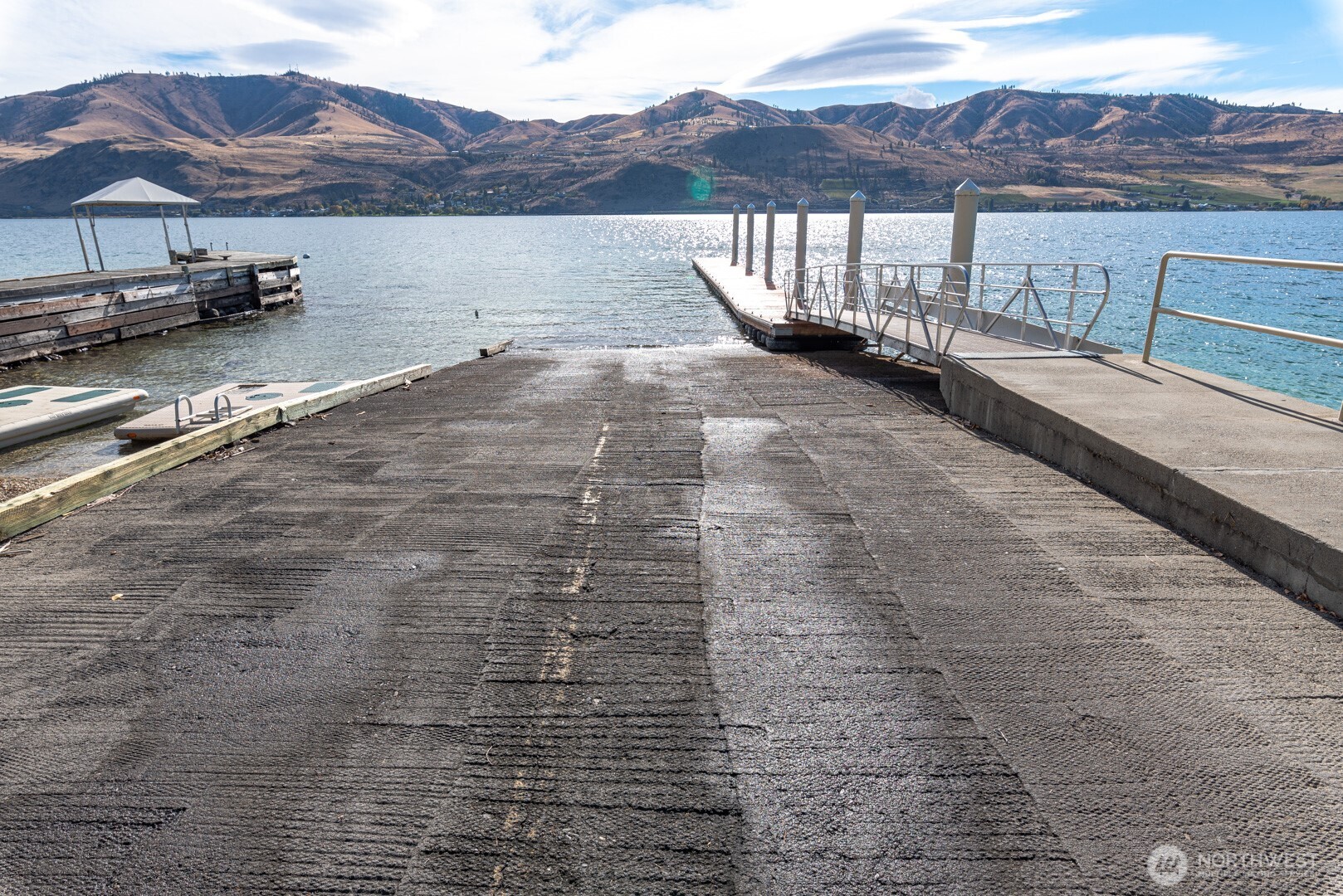 211 Pinnacle Place Chelan, WA 98816 - Photo 25 of 28 a view of a terrace with a bench