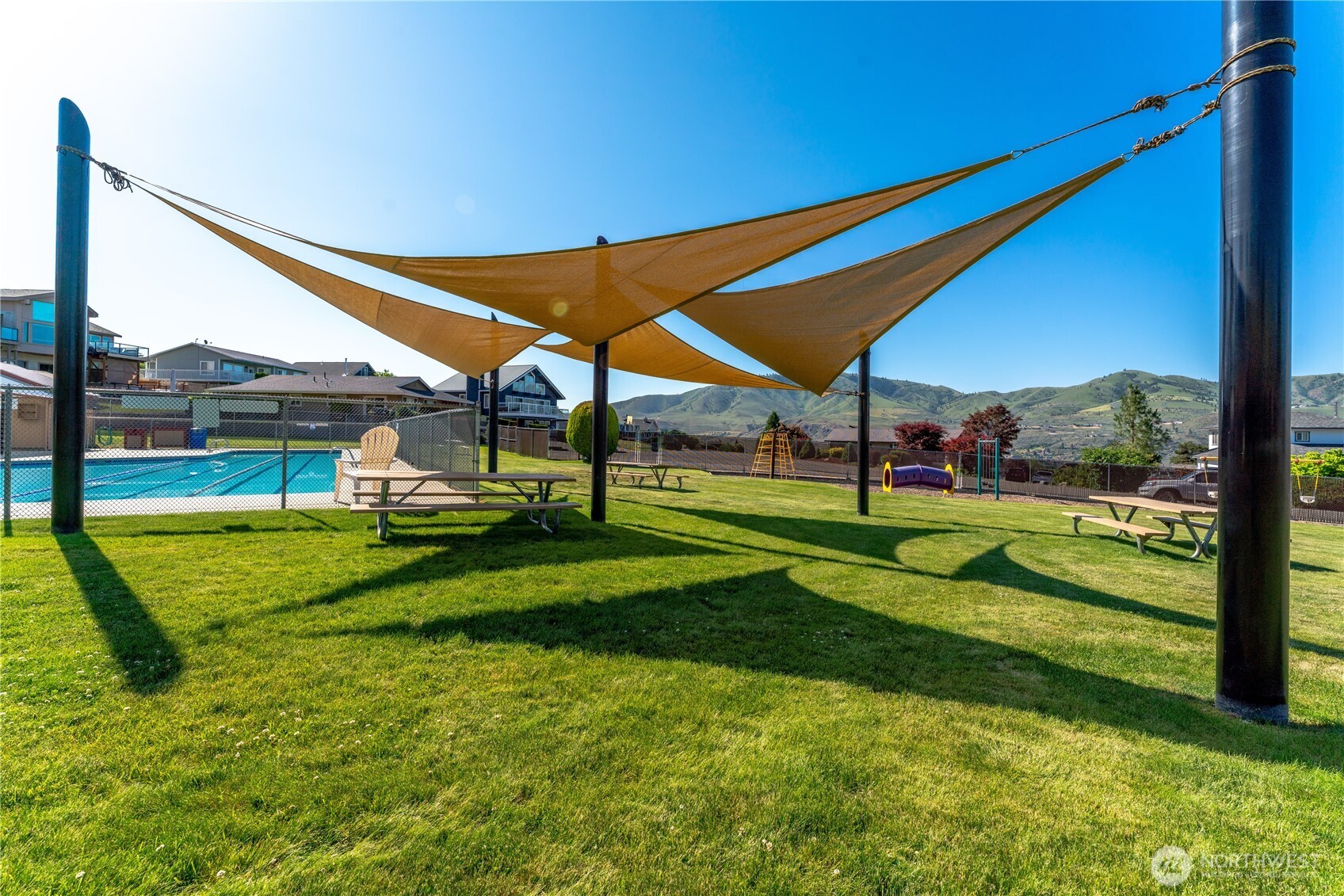 211 Pinnacle Place Chelan, WA 98816 - Photo 28 of 28 a view of yard with a big yard