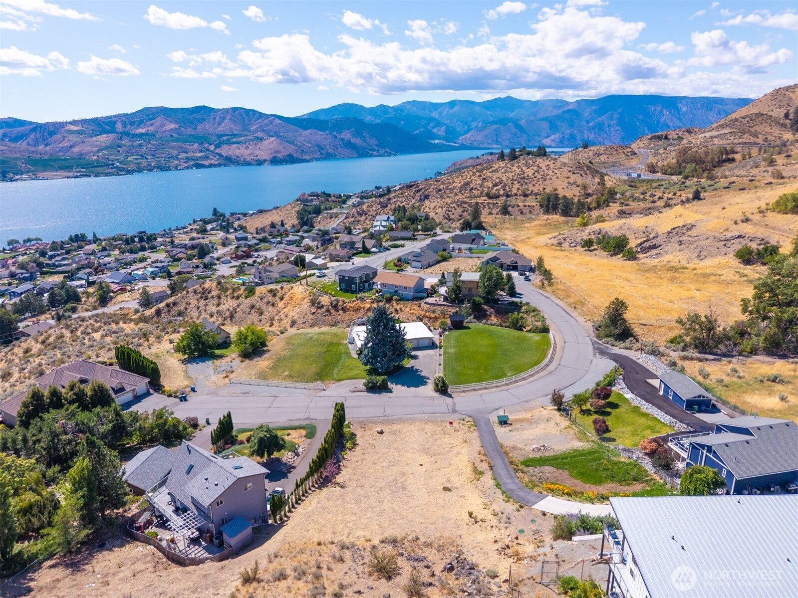 211 Pinnacle Place Chelan, WA 98816 - Photo 3 of 28