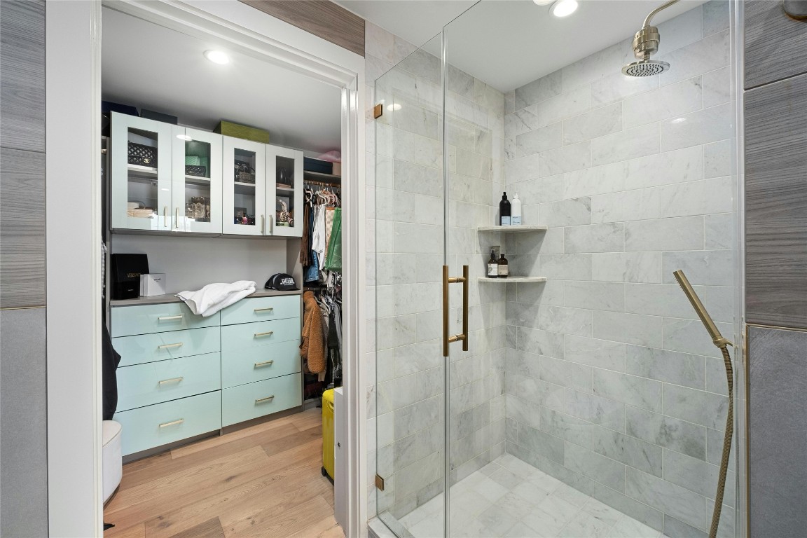 70 Rainey Street, Unit 2702 Austin, TX 78701 - Photo 17 of 40 a bathroom with a shower