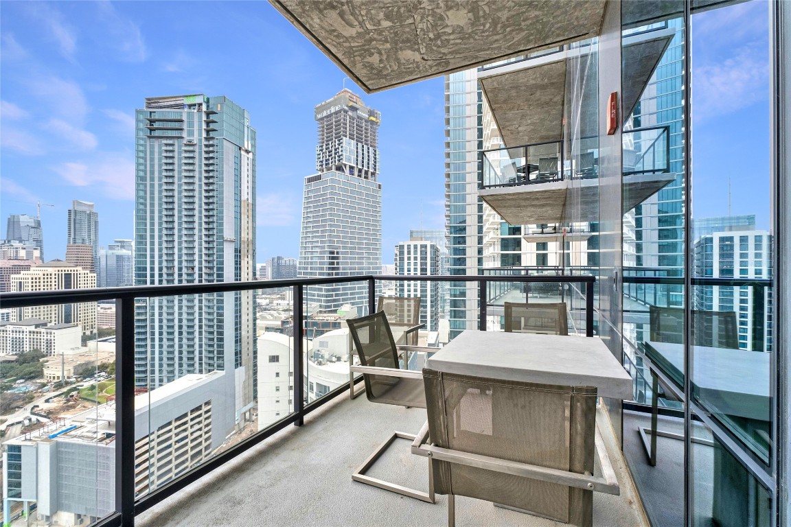 70 Rainey Street, Unit 2702 Austin, TX 78701 - Photo 25 of 40 a balcony with table and chairs