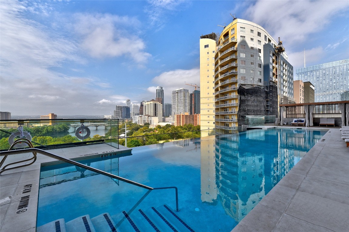 70 Rainey Street, Unit 2702 Austin, TX 78701 - Photo 33 of 40 a view of a city with tall buildings