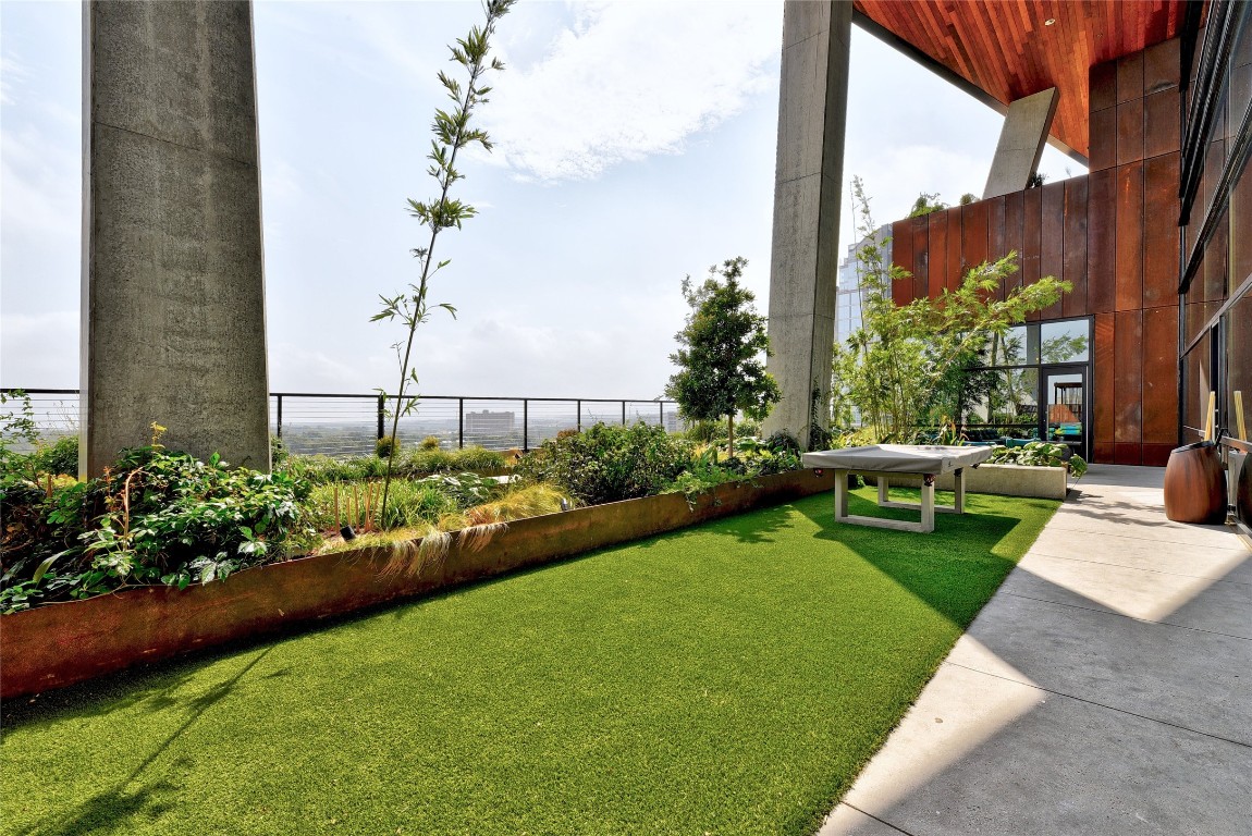 70 Rainey Street, Unit 2702 Austin, TX 78701 - Photo 35 of 40 a view of a garden with a fountain