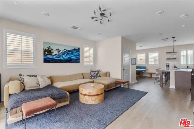 $5,900 | 127 Boeing Lane, Los Angeles, CA 90042