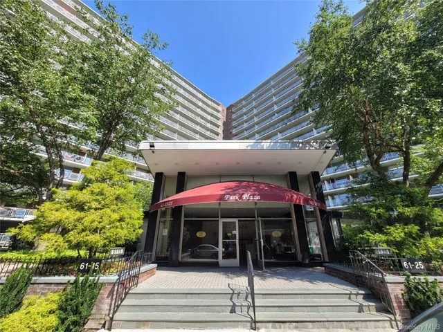 $300,000 | 61-15 97th Street, Unit 8D | Rego Park