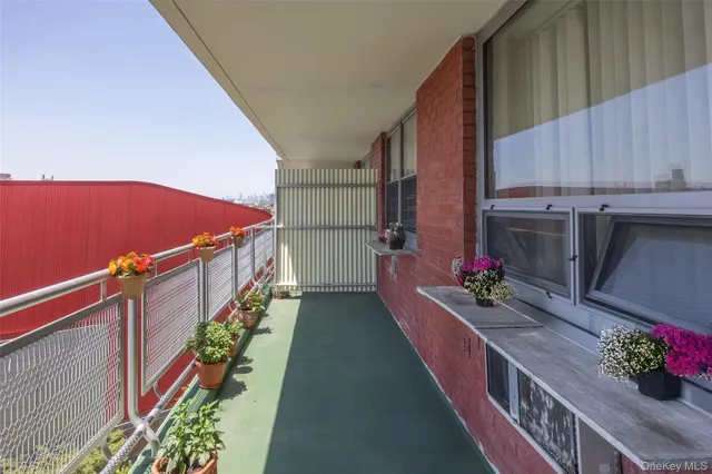 $300,000 | 61-15 97th Street, Unit 8D | Rego Park